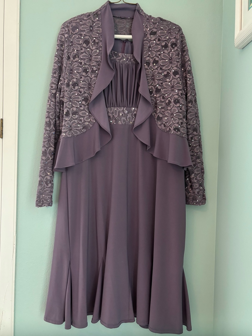 Elegant Lavender Lace Evening Dress 14